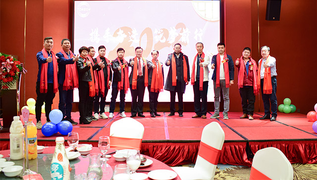 攜手奮進，筑夢前行，東信高科2022年迎春晚會圓滿舉行?。。? />
                </a>
              </dt>
              <dd>
                <p>攜手奮進，筑夢前行，東信高科2022年迎春晚會圓滿舉行！??！</p>
                <span>?攜手奮進，筑夢前行，深圳市東信高科自動化設(shè)備有限公司2022年迎春晚會在深圳博客格蘭云天國際酒店成功舉行。晚會上，公司總...</span>
                <a href=